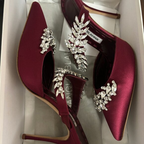 (Sold elsewhere) Manolo Blahnik Lurum in Burgundy Satin - Picture 5 of 6